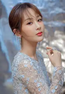 杨紫身穿蓝色刺绣连衣裙秀丽大气,气质感爆棚,网友小仙女本仙