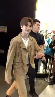 男星近期未p生图,杨洋让人眼前一亮,范丞丞是从漫画里出来的吗