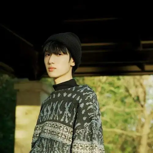 这件百搭单品,不要再错过啦快跟着严浩翔周雨彤戴起来