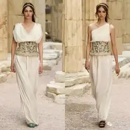 刘雯刘诗诗手拉手看秀,侃大山因为没p照片掉了10万粉