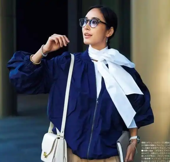 40女生赢在气质,春季跟日杂学通勤风穿搭,演绎优雅女人味