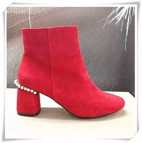 你造吗,穿红色短靴的女孩儿运气不会太差