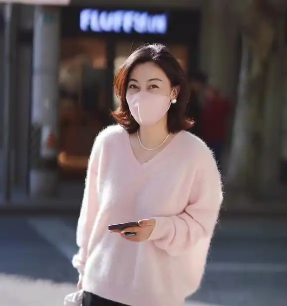 建议老年女人尽量多穿这3颜色,显年轻提气质,从冬天美到春天