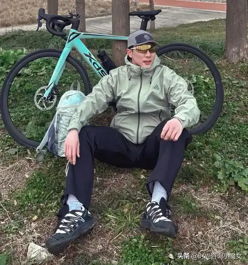 为什么劝中年男人冲锋衣别只认北面骆驼,这3种更帅气