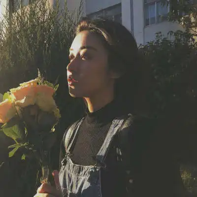 复古色彩现代女生头像复古功能美化过的女头