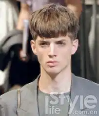 萌系男生的头像发型