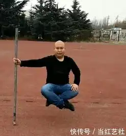 这个空中打坐的男子,吸引了多人围观,你还相信自己的眼睛吗