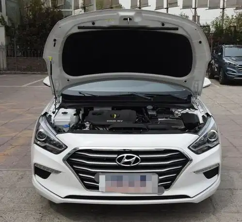 外观方面,外观整体比较大气稳重