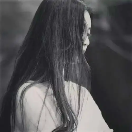 真人女头像背影伤感