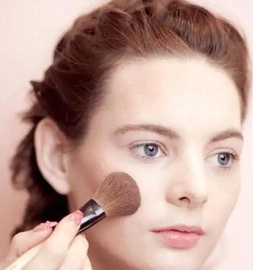 粉色系妆容画法教程,甜美迷人,七夕助你桃花朵朵开