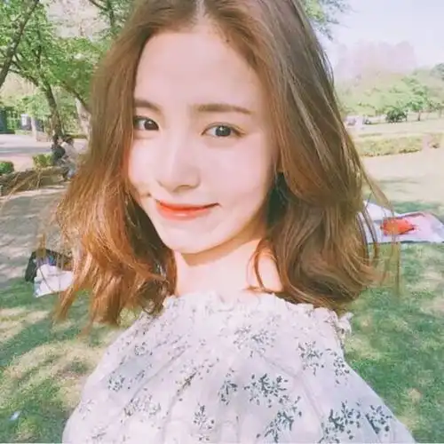 今日头像丨脚踏实地再仰望星空