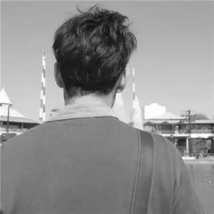 气质背影男头像黑白,一个人去流浪到美丽的地方