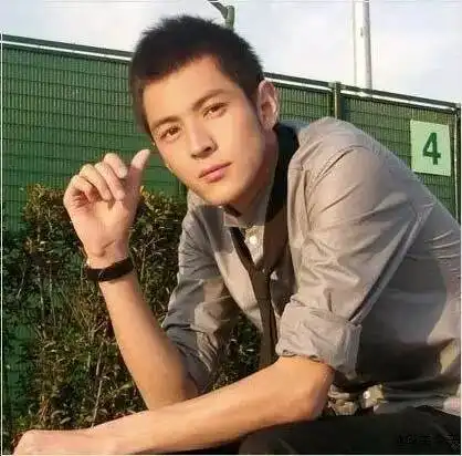 黑色禁欲系男头像冯绍峰