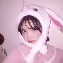 玩网干净女头藏不住心中深情