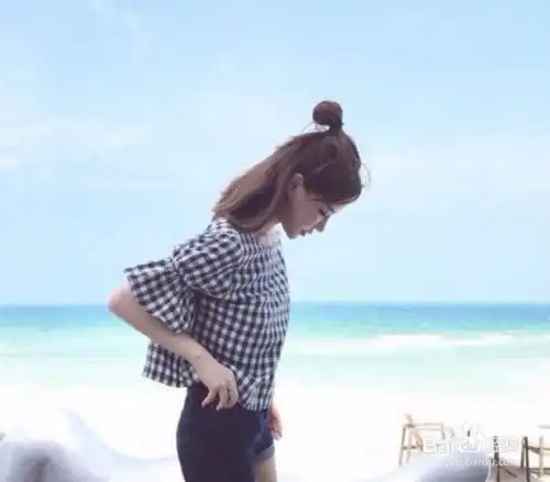 半丸子头发型推荐时髦女孩都在扎的一款发型