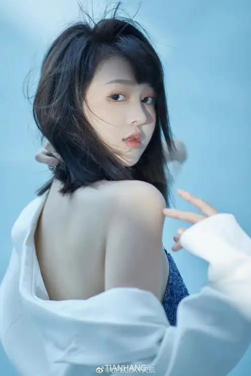 美女壁纸等你来