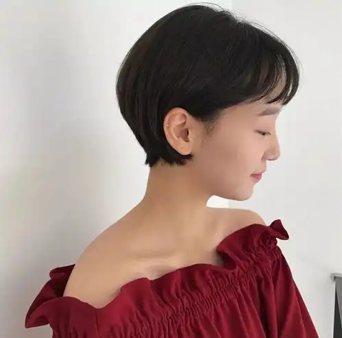 身高不够,发型来凑