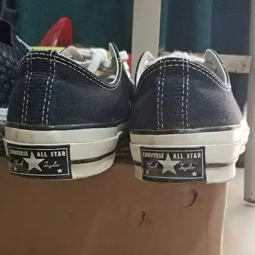 匡威1970s162058c跟标是怎样的,有多少种样式,在淘宝评论晒图发现不一样