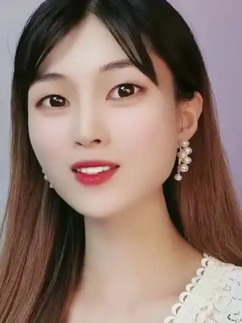 想问沙漠借那一根曲线,缝件披风为你御寒丹凤眼单眼皮女生治愈系笑容音乐