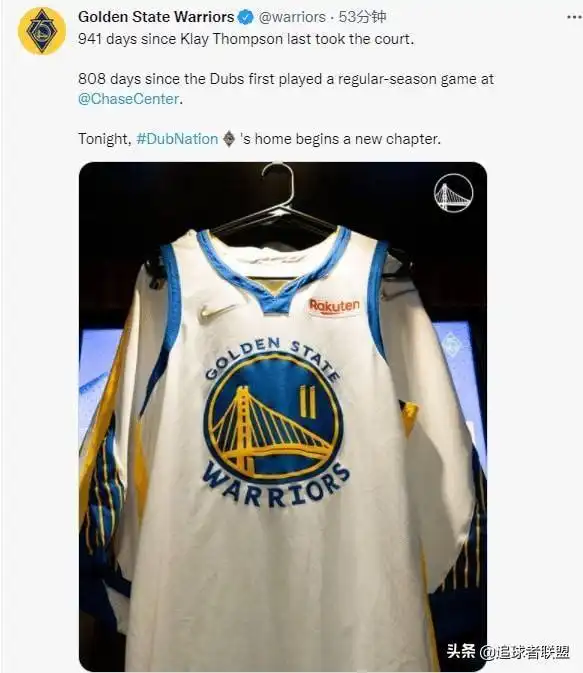 勇士全队穿11号球衣亮相库里帅气嘴哥乐开怀,集体欢迎克莱复出