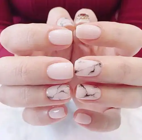 拥有简单却复杂的纹路的大理石美甲,真的狠狠狠狠质感