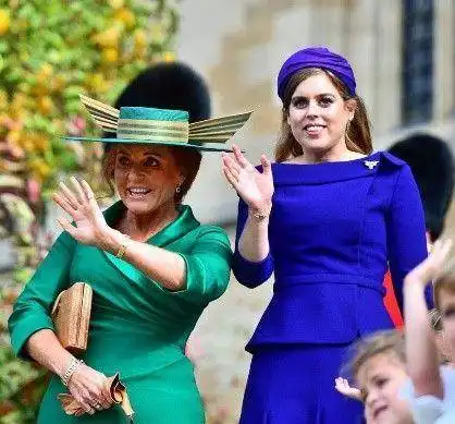 华裔美女黄达拉和未婚夫已生子,却被赶出家门,情敌是龅牙公主