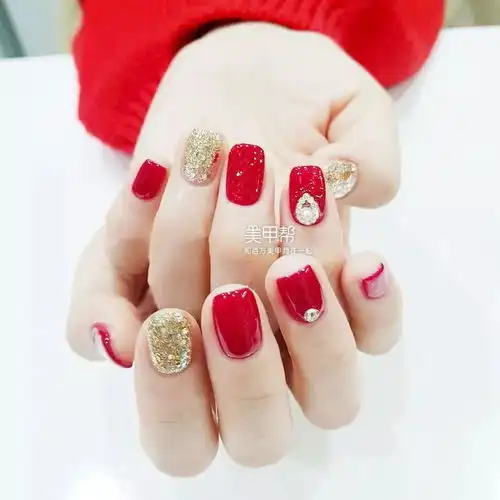 过年做韩系红色美甲,很潮
