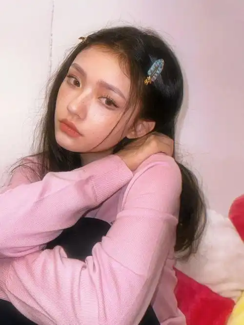 林允粉色系y2k妆发