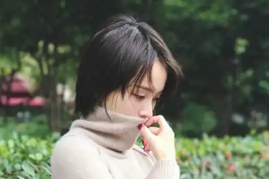 一个没有傲慢和鲁莽的佛教演员,邓莎以良好心态赢得了自己的人生