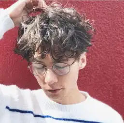 日系小奶狗短发