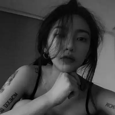 好看的头像女生黑色系露