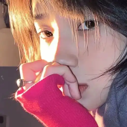 头像女生按照你喜欢的方式生活别怕不合群