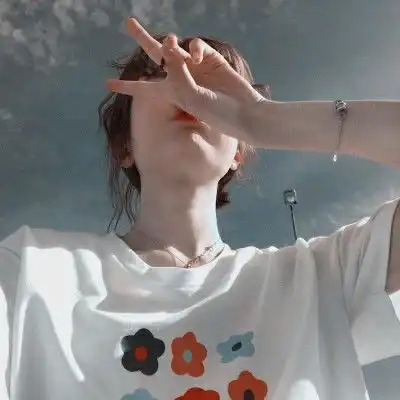 女生头像红色系小清新头