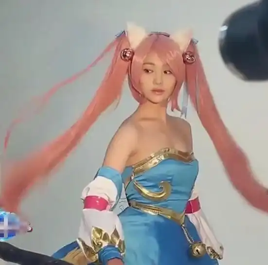 明星首次尝试二次元装扮,郑爽辣眼睛,杨幂似少女