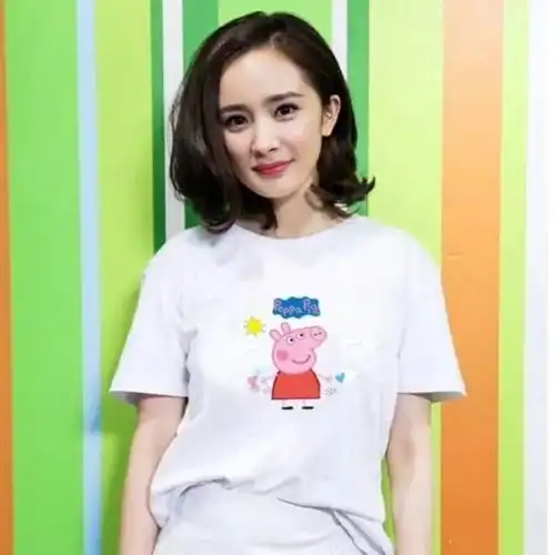 为什么很多车上贴小猪佩奇变社会车小猪佩奇车标更赞