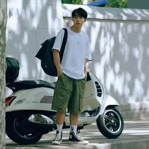 好干净日系小哥哥,简单干净的搭配,让人目不转睛