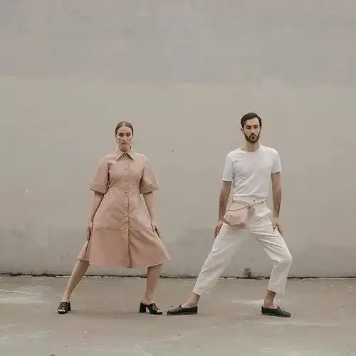 这波狗粮你吃了吗这对法国ins网红教你如何穿出高级情侣装