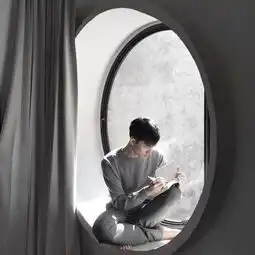 跪求这张男头的情侣头像