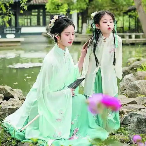 着汉服一秒穿越古风中秋别有意境