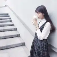 森系唯美小清新女生头像精选花儿开在雨季心碎在手里