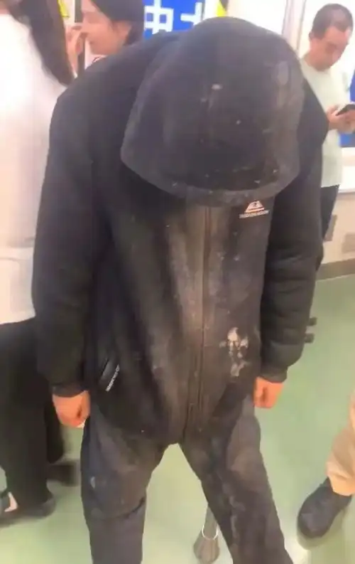 黑系头像男ins黑衣