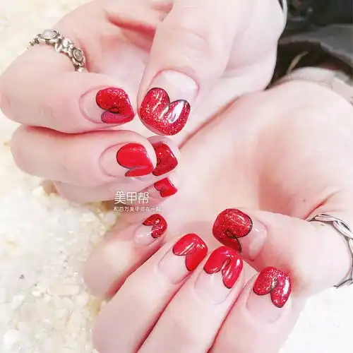 过年做韩系红色美甲,很潮