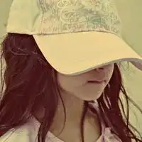 戴帽子女生头像黑色系遮