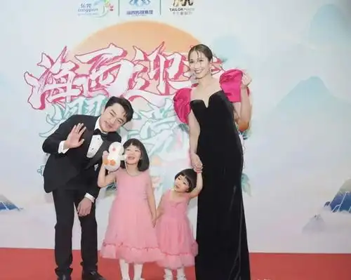 一家四口卡通图片头像红