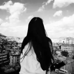 黑白头像女生背影侧脸高冷侧面伤感女头像精选