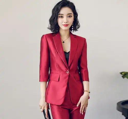 30女人怎能缺少职业装,彰显轻熟气质,散发浪漫迷人魅力