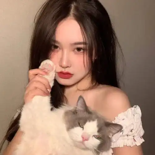 看一眼就很上头的大众女生头像韩系风格