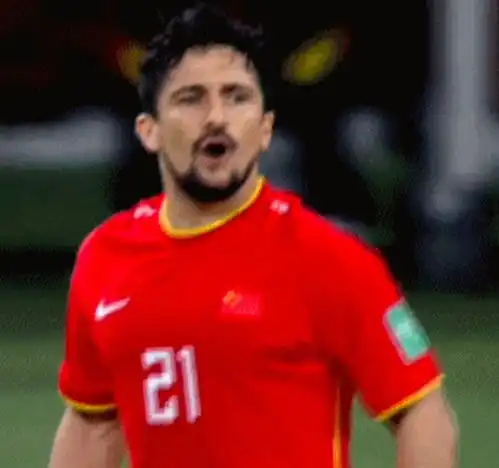 国足久违喜讯,33岁国脚将加盟巴西豪门,放弃世预赛让陈戌源丢脸