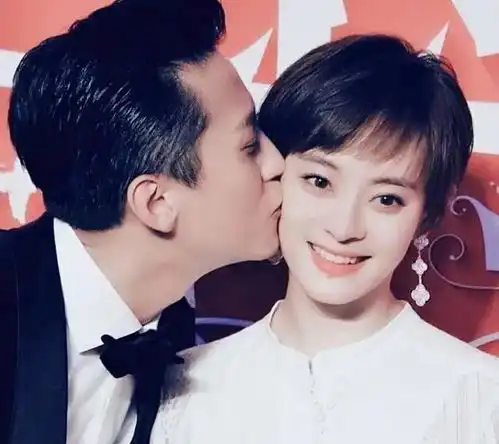 邓超孙俪夫妇被偶遇,疑似在剧组拍戏,网友恩爱的一对