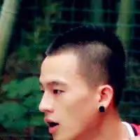 微信阳光自信男孩头像